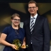 Preisträgerin Kristina Mohr (2. Preis) mit dem Preisüberreichenden Ulrich Liebenow (MDR)